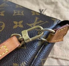 LOUIS VUITTON Pochette Accessoires Monogram Clutch Shoulder Bag Official #QY3OGK