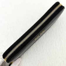 Beautiful item ⭐️ Miu Miu miu miu round zipper long wallet black black