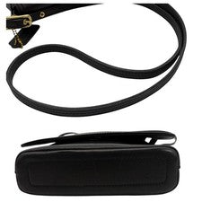 Classic Coach shoulder bag, black glovetanned leather. #QYEL2Y