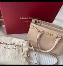 FERRAGAMO subtle light pink bag, with box. #QYIGOS