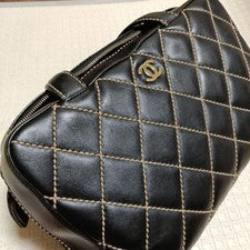 CHANEL Black Quilted Handbag #QY0NWX