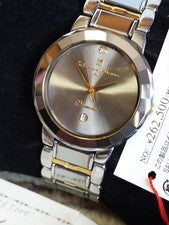 Top material: 18k gold (crown) with diamond #QY0VYN
