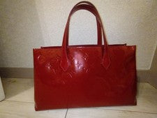 LOUIS VUITTON Vernis Red Handbag #QYL241